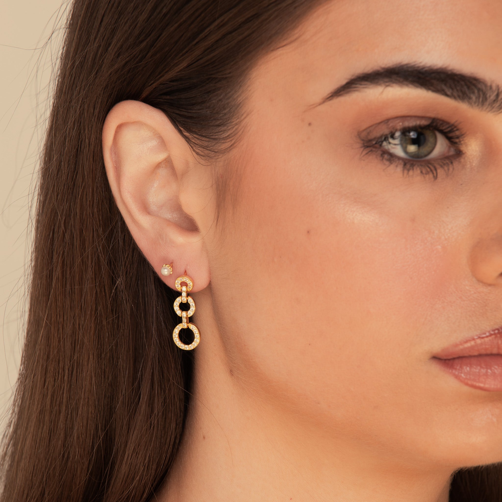 Circle Link Sapphire Stud Earrings Gold